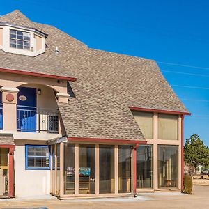 Econo Lodge Inn & Suites